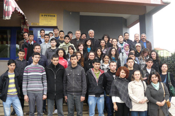 Öğrencilerden Petrol-İş'e teşekkür ziyareti