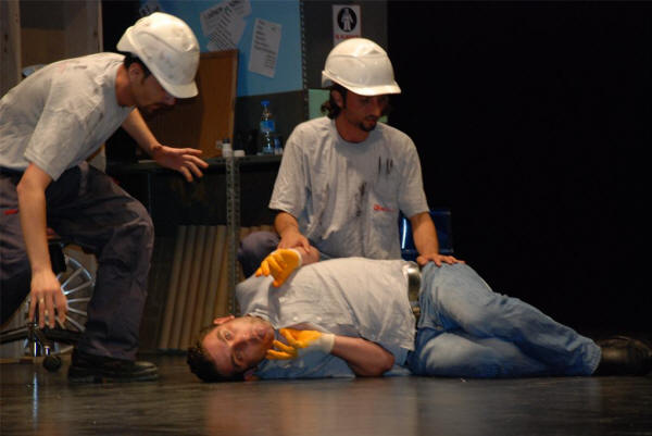 Mecaplast tiyatro grubu sahne aldı