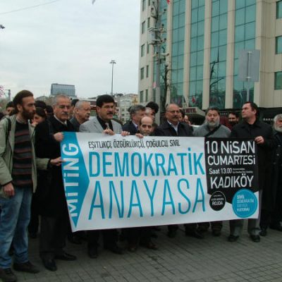 'Sorunlar ancak köklü bir anayasa değişikliğiyle çözülür'