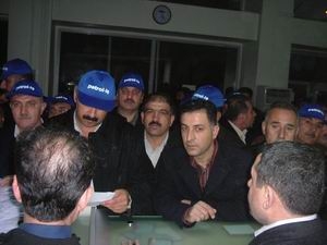 Tüpraş çalışanları faks çektiler