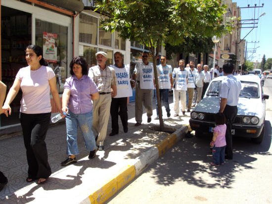 'Fırat suyu kan akıyor baksana'