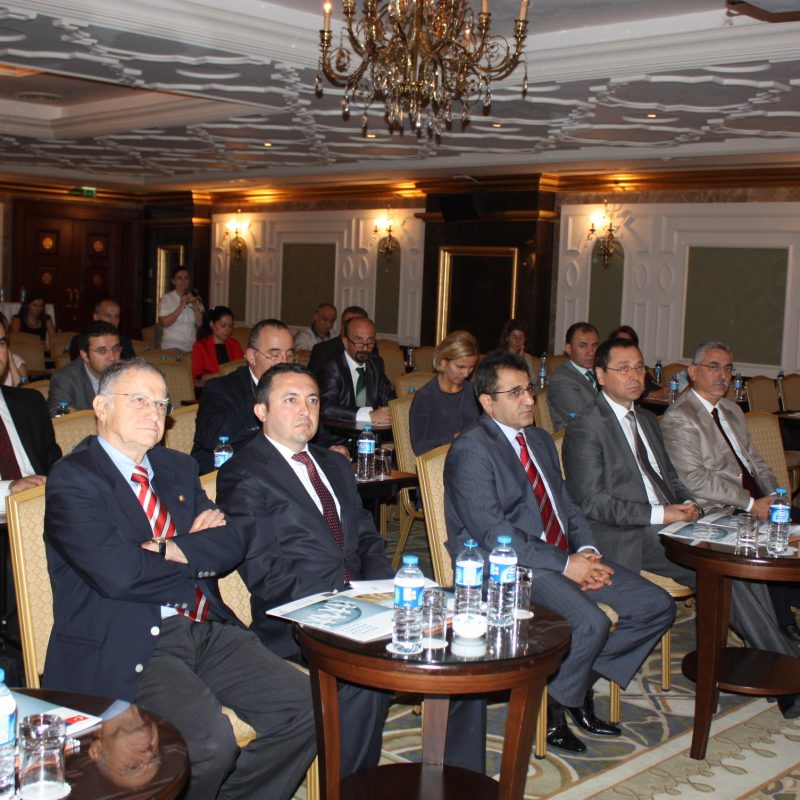 Hedef sektörde belgeli çalışan nitelikli işgücü yaratmak