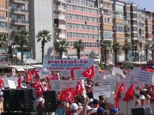 İzmir’de ‘Cumhuriyet’e sahip çık’ mitingi