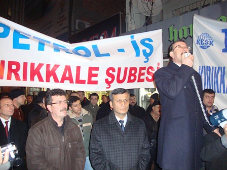 Kırıkkale şubemiz Tekel işçileri için AKP il binası önünde