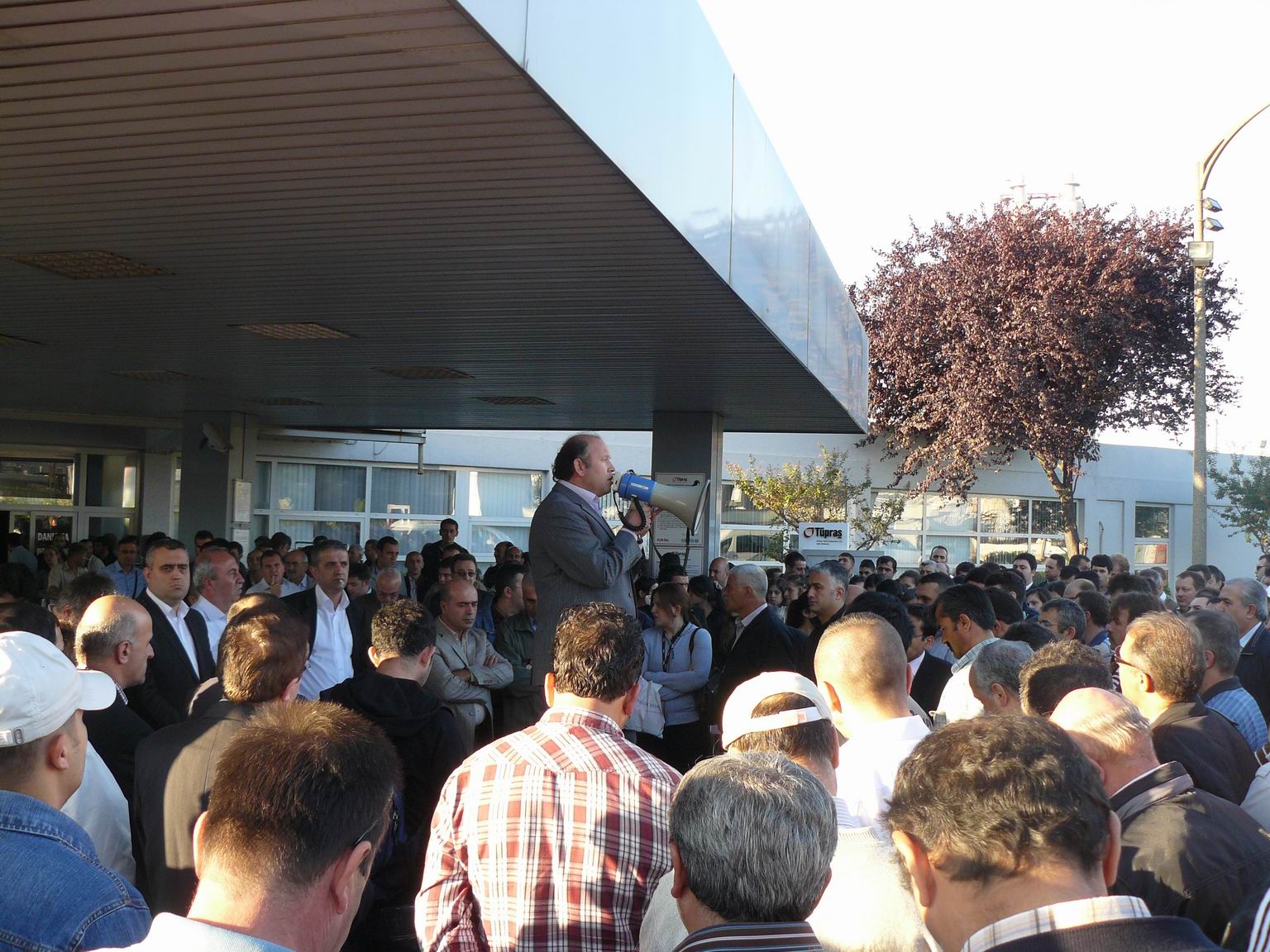 Tüpraş çalışanlarından eylem