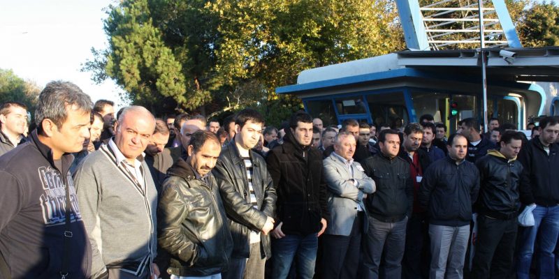 Aliağa'da işçiler 1 saat iş bıraktı