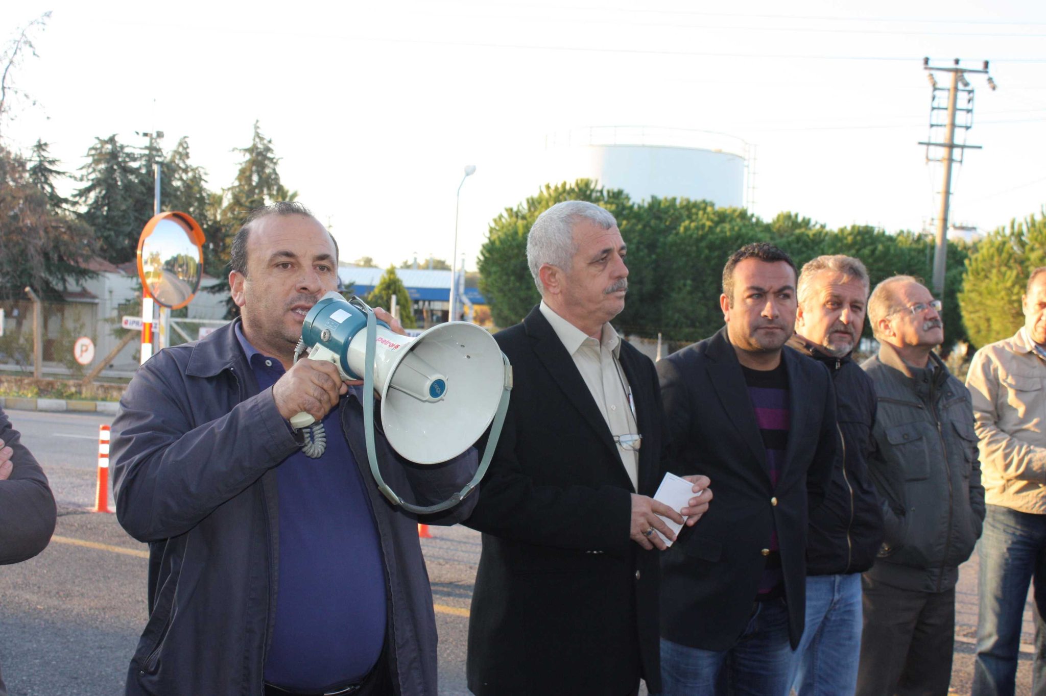 Aliağa'da işçiler 1 saat iş bıraktı