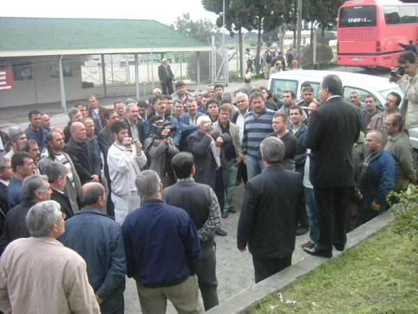 Toros Tarım'da grev ilanı asıldı