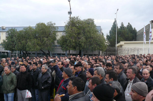 Petkim işçisi eylemlerine devam ediyor