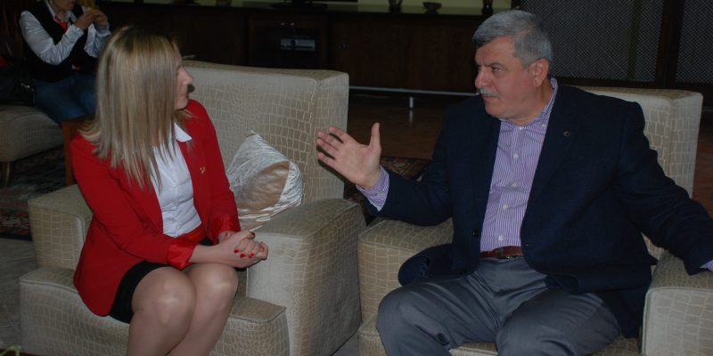 Kadın ve erkeğin sorumlulukları dengelenmeli