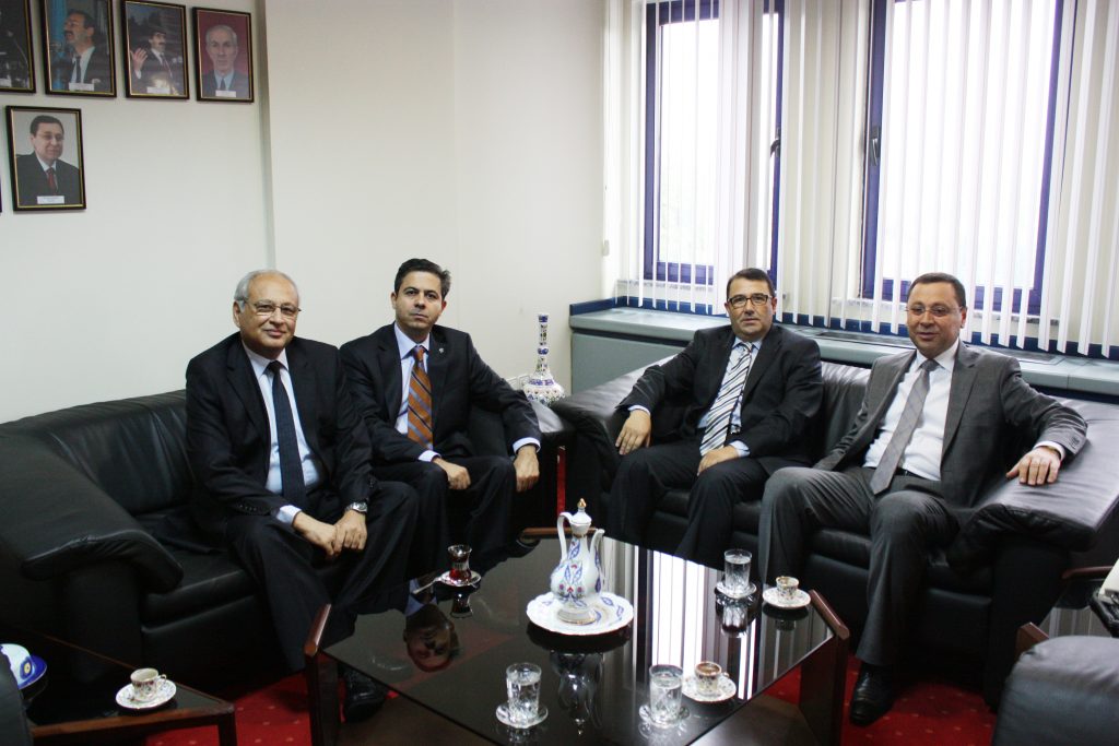 Şişecam Grubu yöneticileri Petrol-İş'te