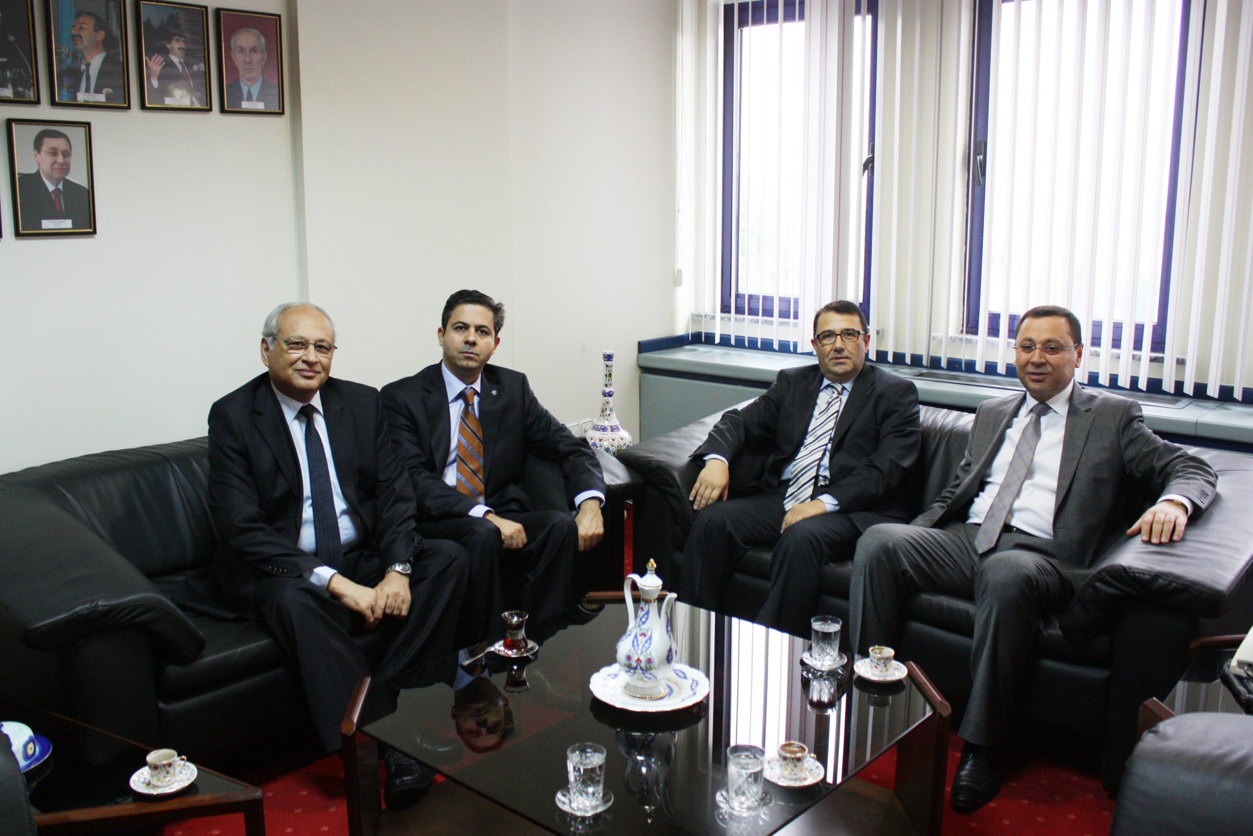 Şişecam Grubu yöneticileri Petrol-İş'te