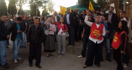 ‘Sen ne biçim erkeksin, karının grevde ne işi var?’