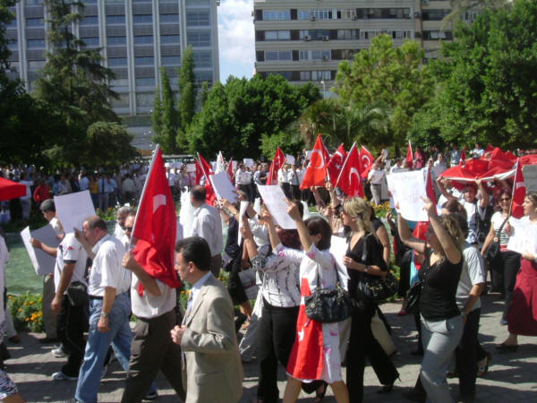 17 askerimizin şehit edilmesini kınama ve protesto