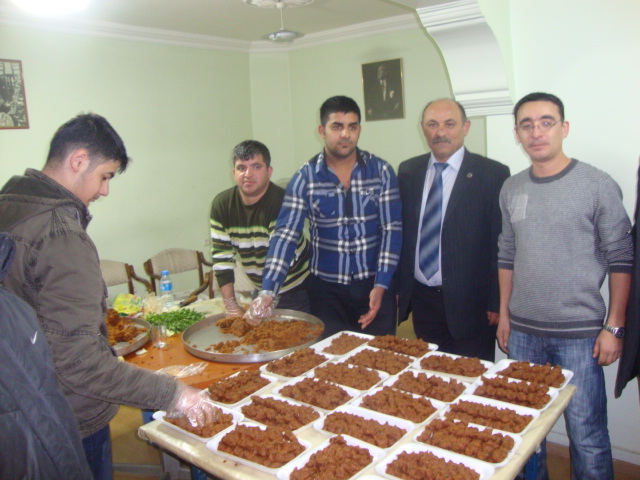 Tüpraş Çalışanları Derneği'nin çiğ köfte partisi