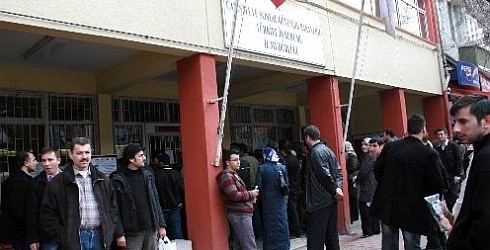 Beş aya inecek işsizlik maaşına tepkiler