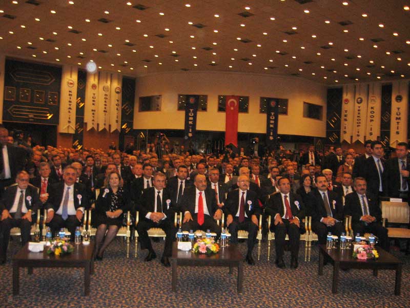 ‘Suskun Türk-İş istemiyoruz’