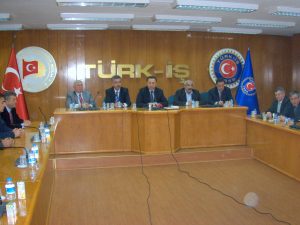 ‘Türk-İş’i ve işçi sınıfını ayağa kaldıracağız’