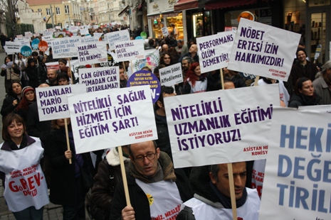 Sağlıkçılar 21 Aralık'ta grevde