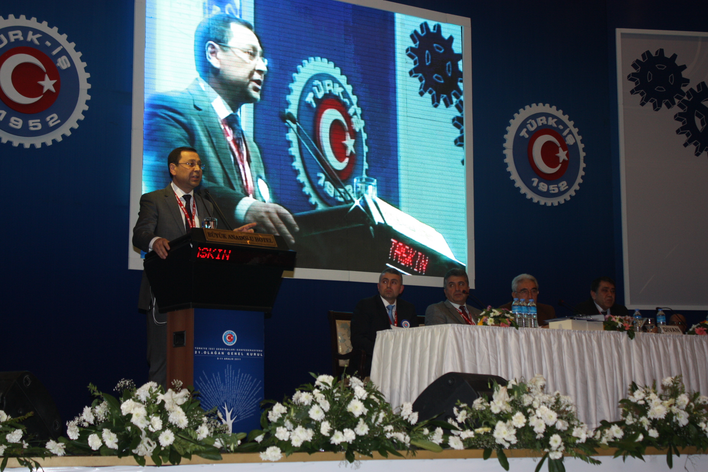 Türk-İş'i ayağa kaldıracağız