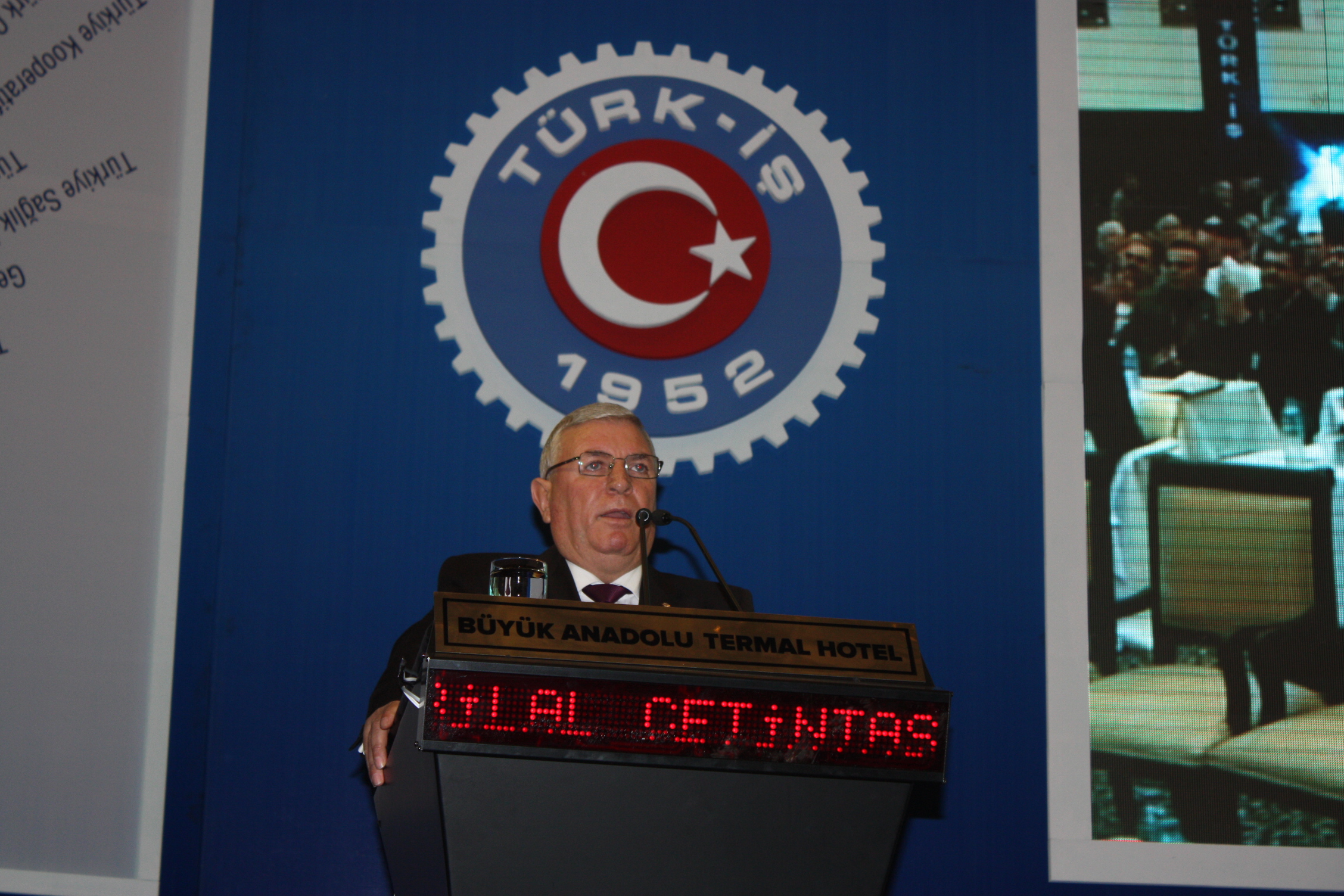 Kristal-İş Sendikası Genel Başkanı Çetintaş kürsüde