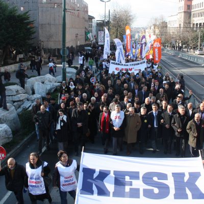 Kamu emekçileri, sağlık çalışanları grevde
