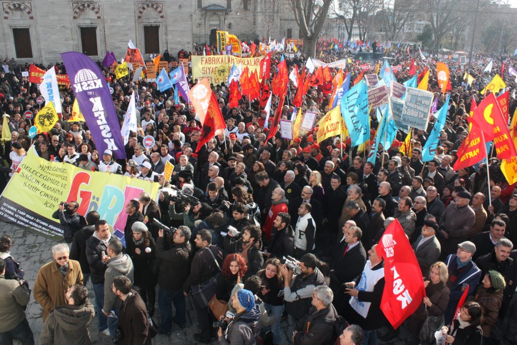 Kamu emekçileri, sağlık çalışanları grevde