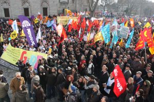 Kamu emekçileri, sağlık çalışanları grevde