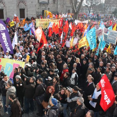 Kamu emekçileri, sağlık çalışanları grevde