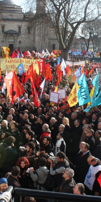 Kamu emekçileri, sağlık çalışanları grevde