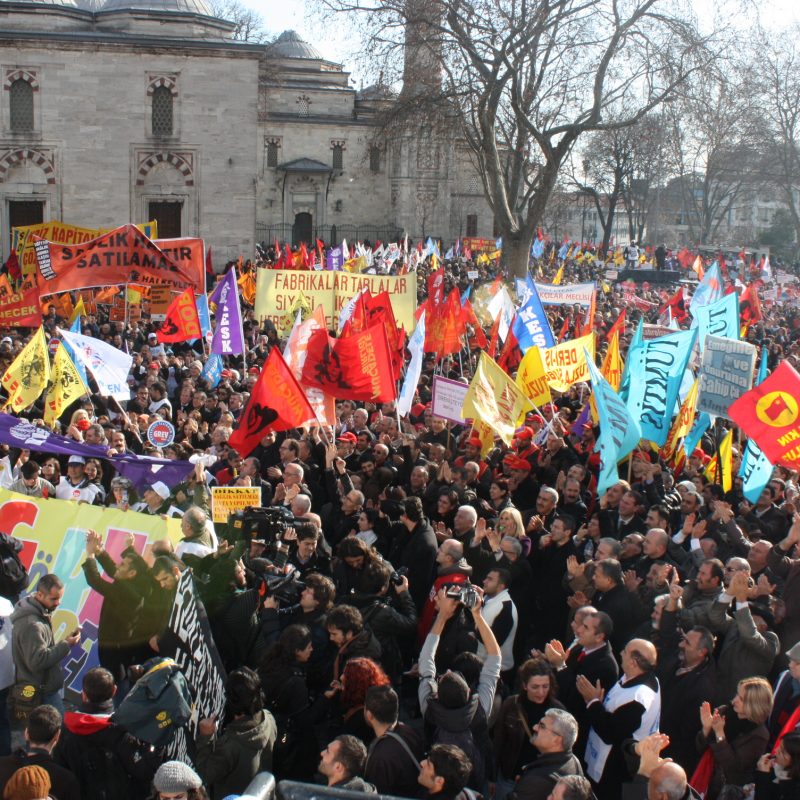 Kamu emekçileri, sağlık çalışanları grevde