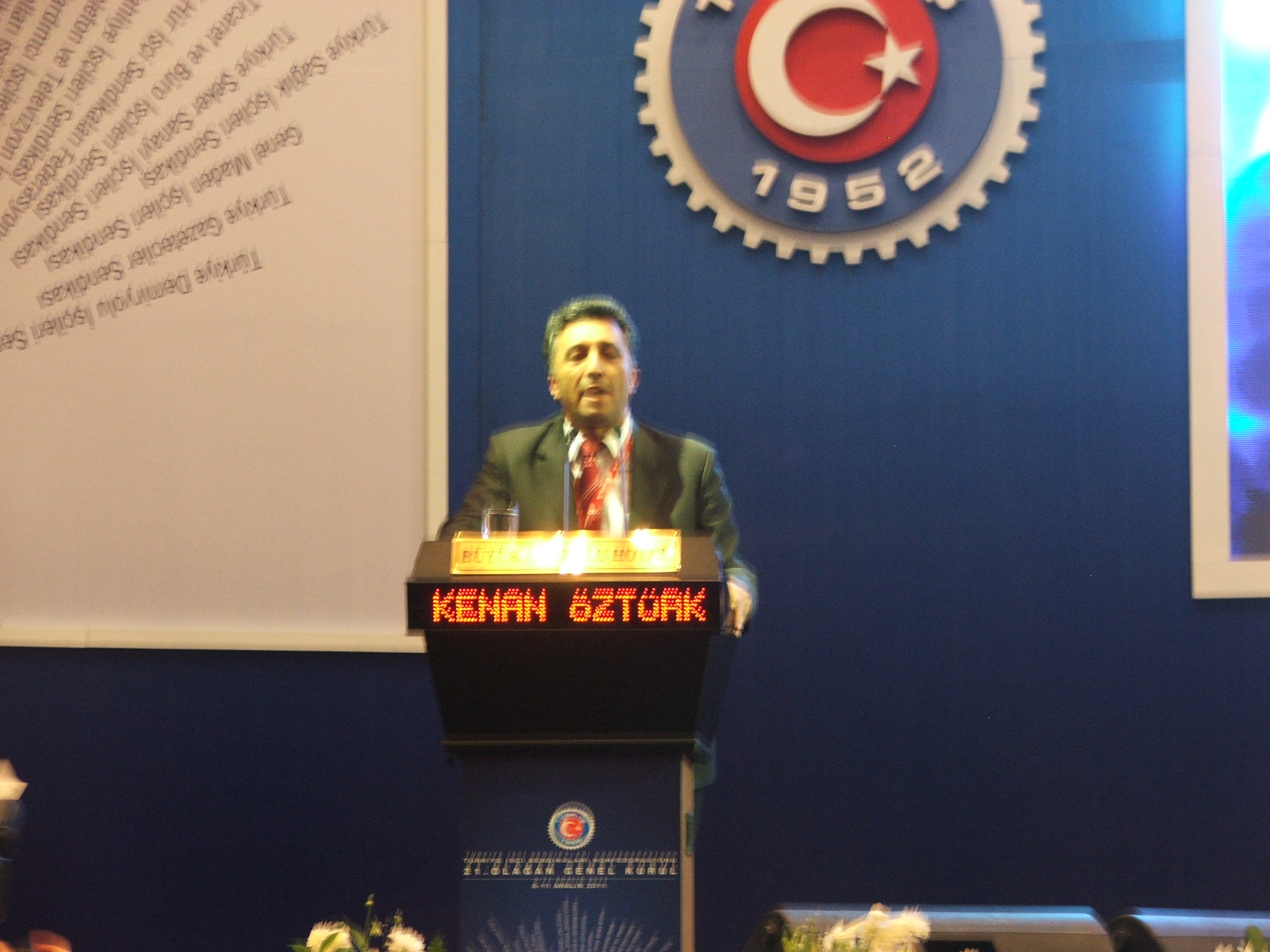 TÜMTİS Genel Başkanı Öztürk kürsüde