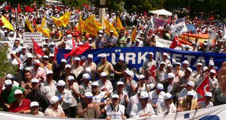 İşçi mücadeleci Türk-İş istiyor