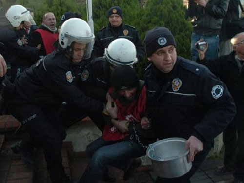 Samsun’da 11 aydır direnen işçilere gözaltı