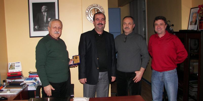 Vakıf Ceylan'a hizmet plaketi