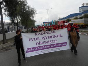 Kadınlar evde işte direnişte