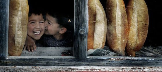 Parasızlıktan ekmek yiyoruz, süt bile içemiyoruz…