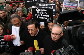 TGS’ye yapılan hukuk  dışı baskıları kınıyoruz