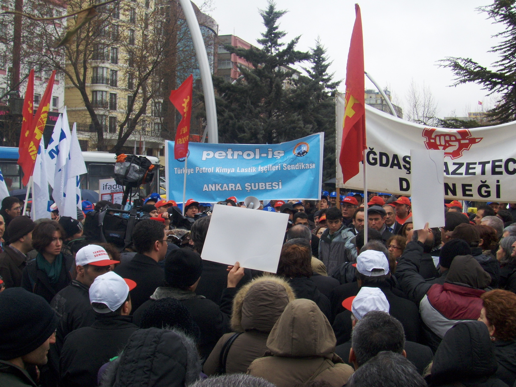 İpekçi açlık grevini sonlandırdı