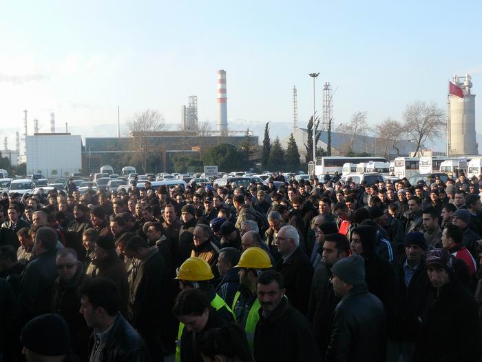 Yunanistan emekçilerine Petrol-İş üyesi Rafineri işçilerinden destek