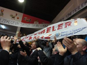 EYLEME BİNLERCE TARAFTAR DESTEK VERDİ/BOR İŞÇİSİ SAHAYA İNDİ