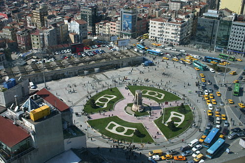 Taksim Cumhuriyet, emek  ve demokrasi meydanına sahip çıkalım