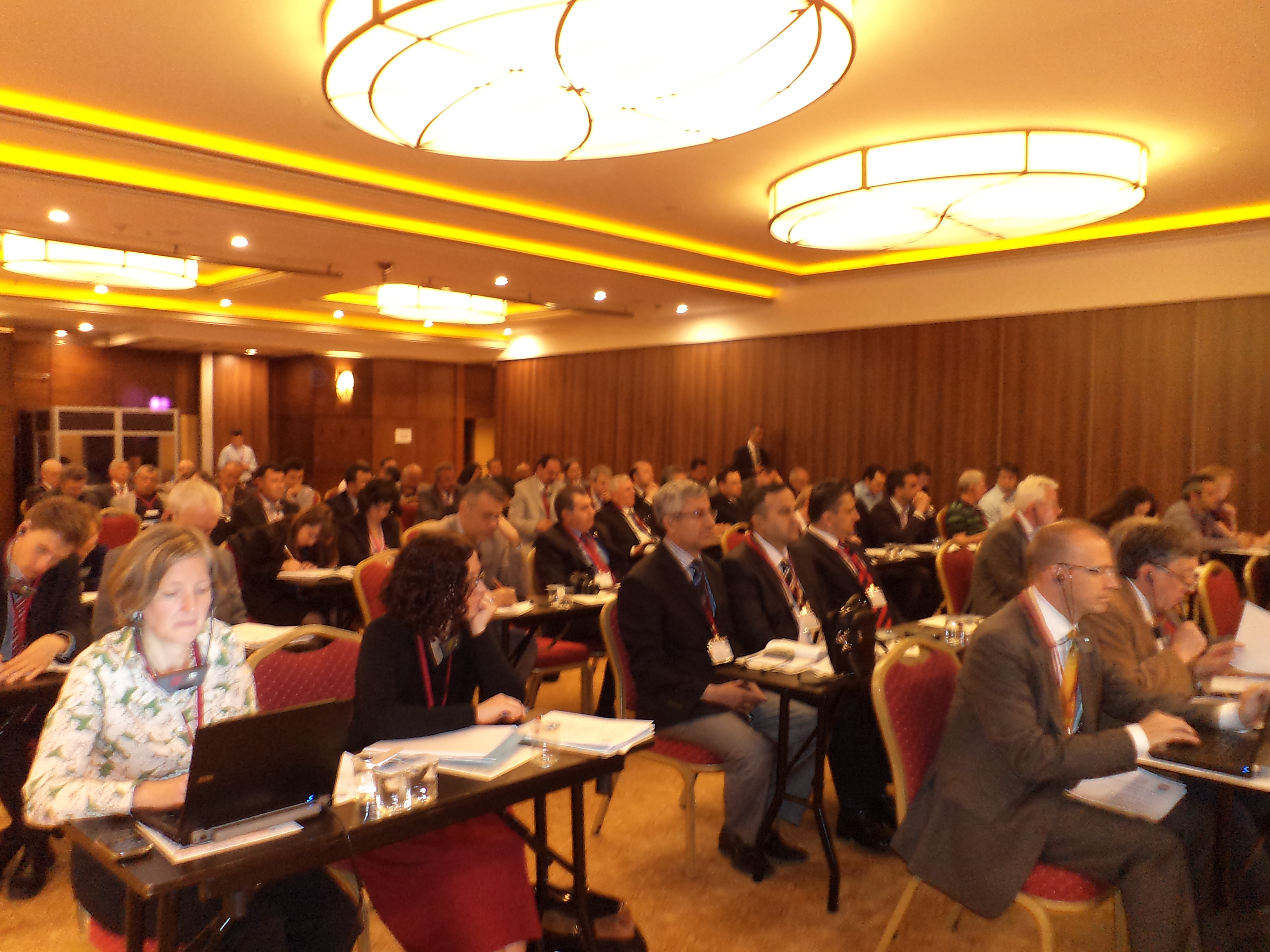 Konferansta Türkiye'de düzensiz ve güvencesiz istihdam tartışıldı