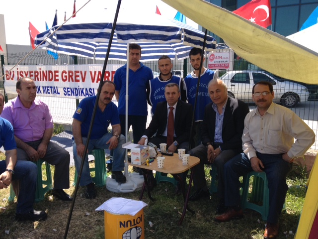 Bursa Şube Başkanımız Nuri Han grevdeki T. Metal işçilerini ziyaret etti