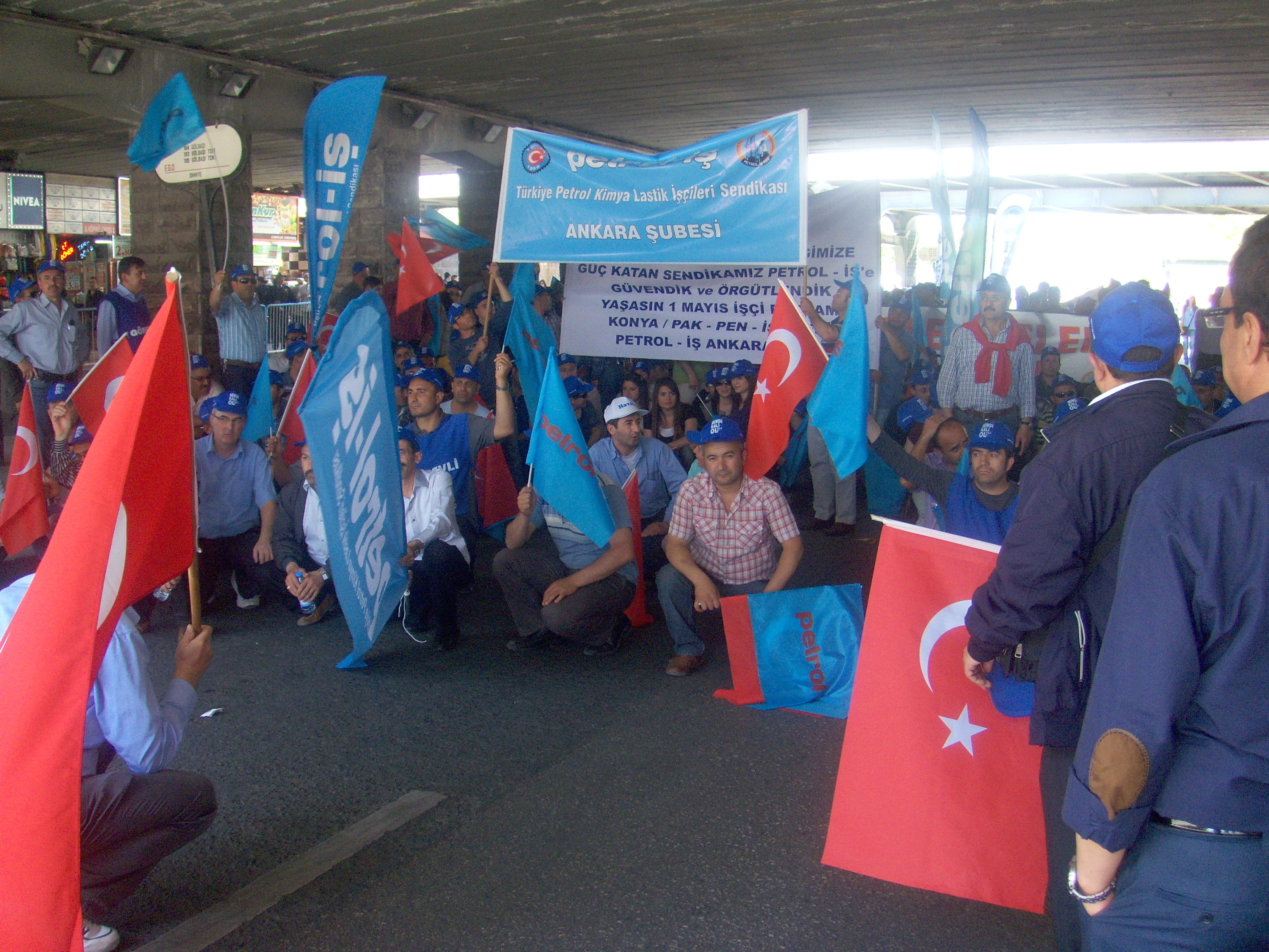 ANKARA ŞUBEMİZ 1 MAYIS’TA SIHHİYE MEYDANINDAYDI