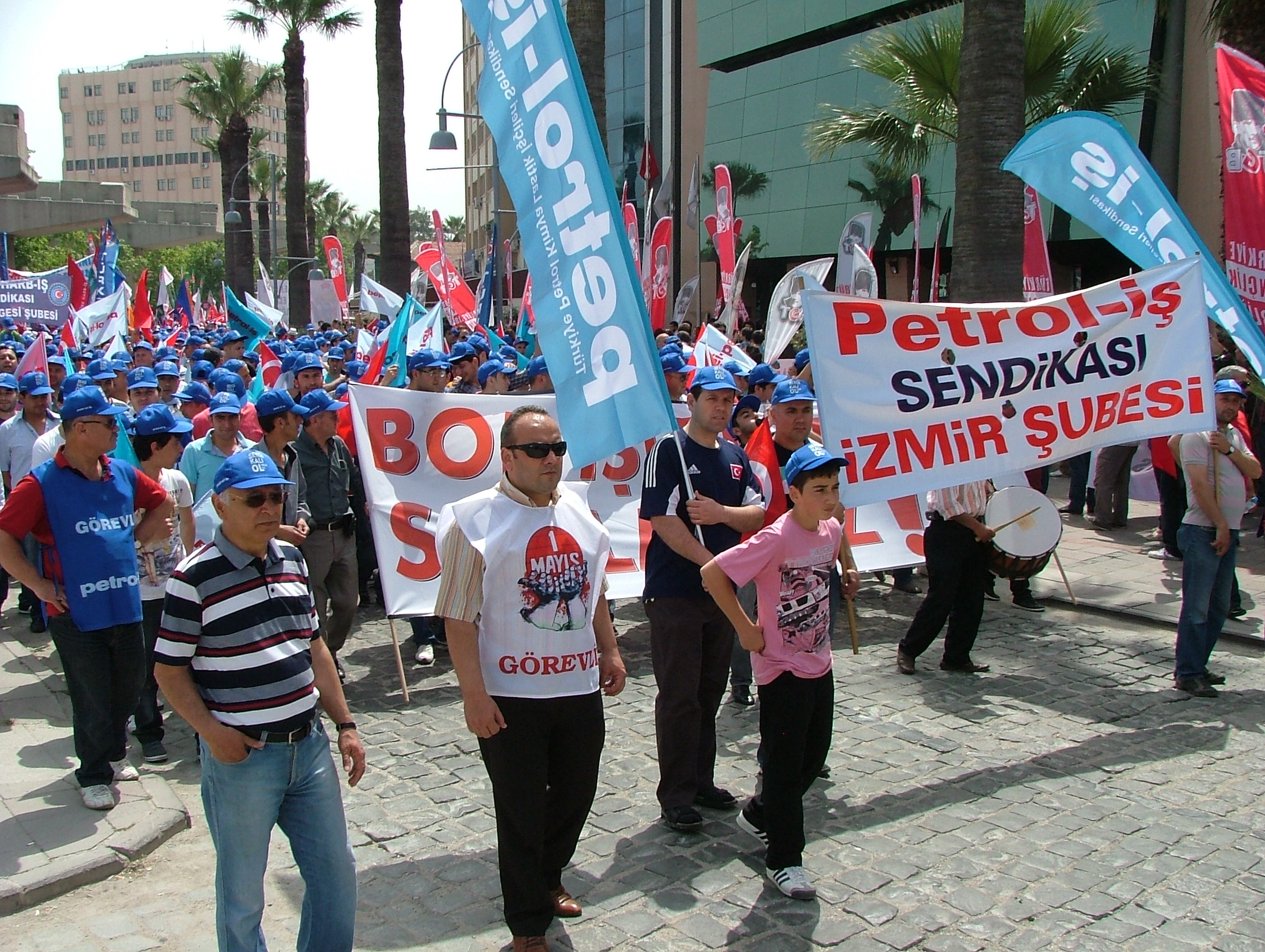 İZMİR ŞUBEMİZ 1 MAYIS’TA GÜNDOĞDU MEYDANINDAYDI…