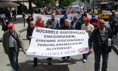 Emekliler insanca yaşam için yürüdü