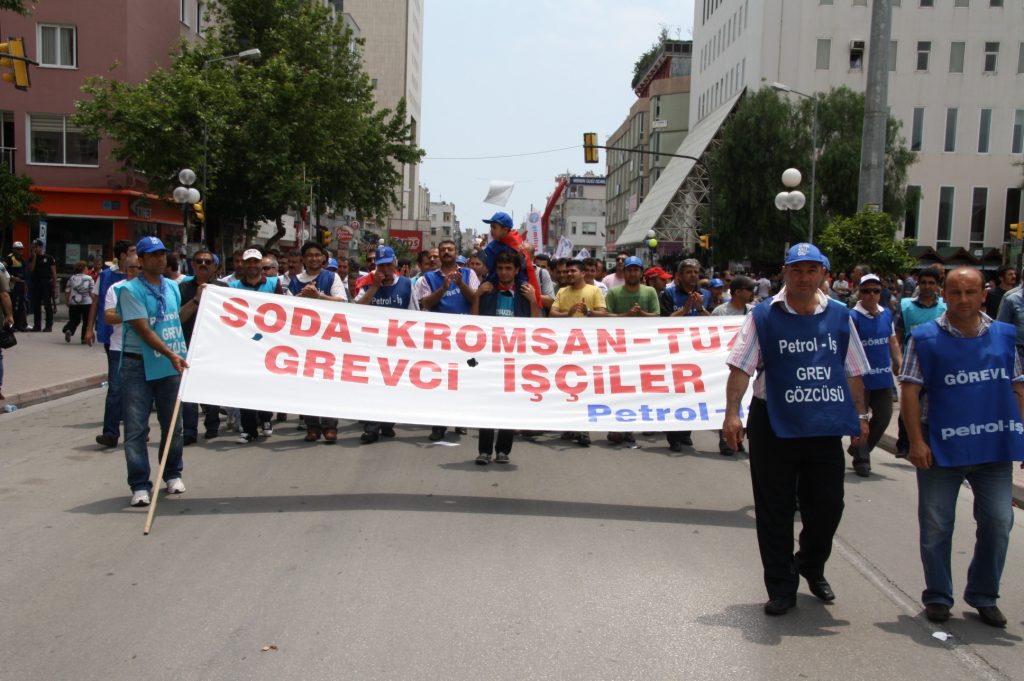 Grevci Soda, Kromsan ve Tuz İşletmesi işçileri kamu emekçilerinin grevine destek verdi