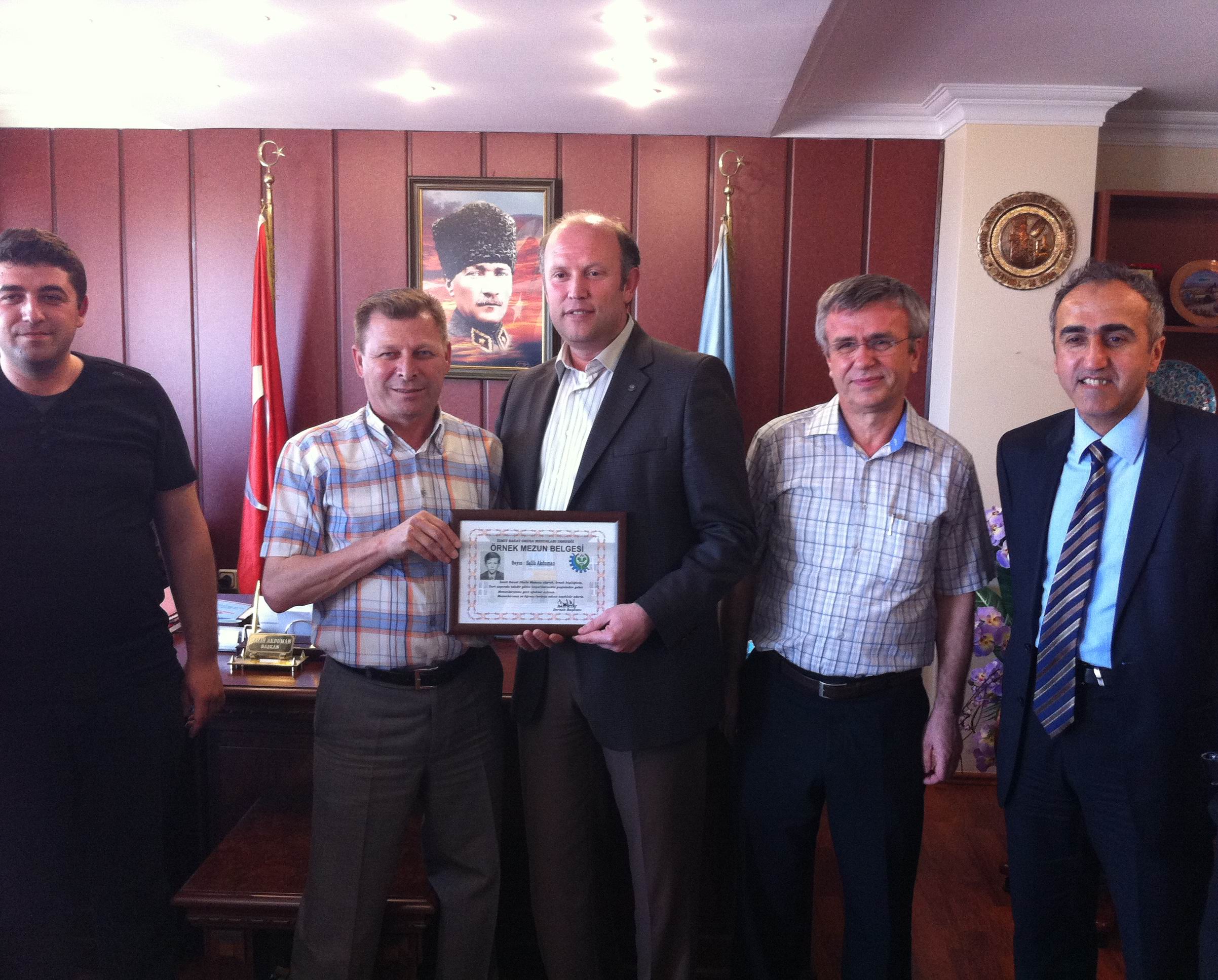 KOCAELİ ŞUBE BAŞKANI AKDUMAN’A ÖRNEK MEZUN BELGESİ