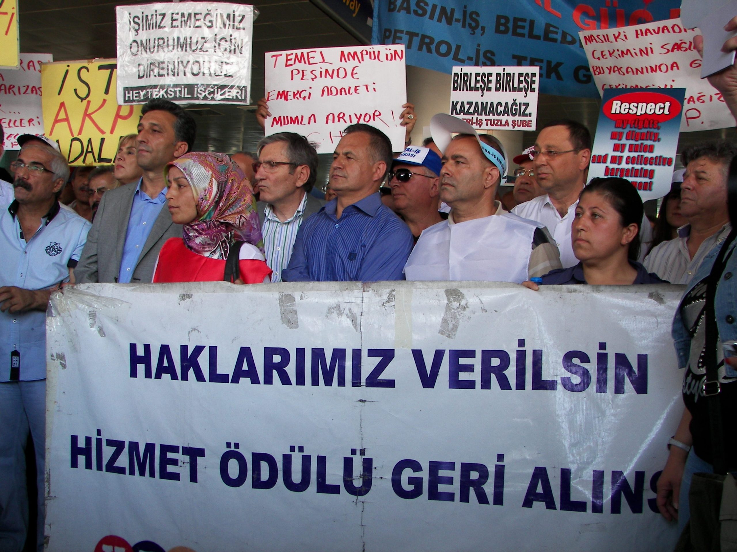 Sendikal Güç Birliği Platformu Hava-İş üyelerini direnişlerinin 12. gününde ziyaret ederek Türkiye genelinde eylemli mücadele başlattı.